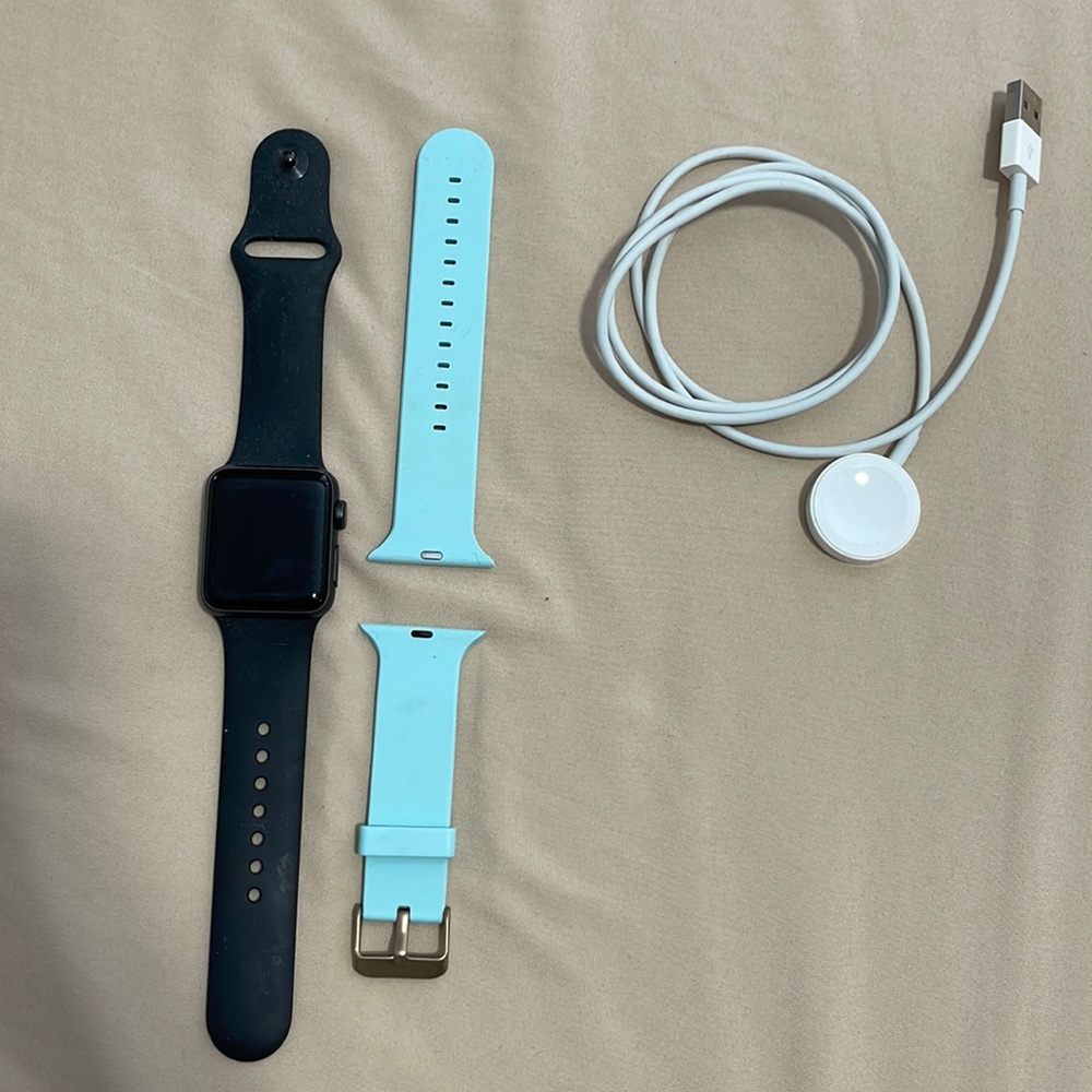 Series 3 Apple Watch; Extra band and charger included